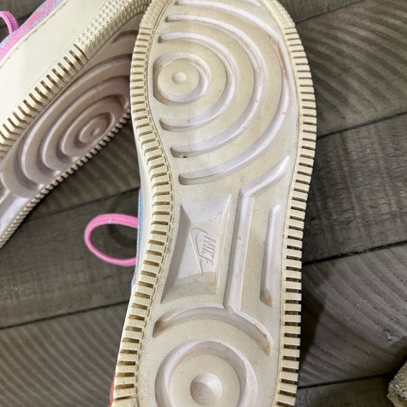 Nike Women's Air Sneakers in Pink and Light Blue - Picture 9 of 15